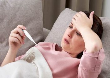 Si të ulni temperaturën në mënyrë natyrale? Këtu janë 5 truket kryesorë të “modës së vjetër”