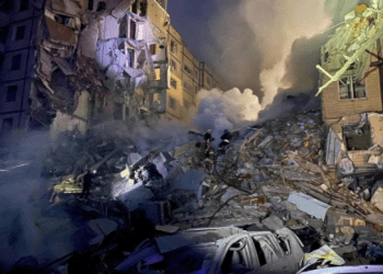 Pamjet e rënda tregojnë një grua që bërtet nën rrënojat e ndërtesës në Dnipro ( Video + 18)