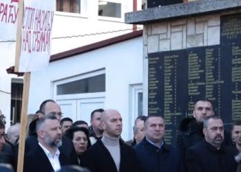 Fillon protesta në Shtërpcë, prezent edhe udhëheqësit e Listës Serbe