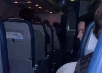Panik në aeroplanin që ishte nisur drejt Bazelit nga Prishtina, kthehet në aeroport pas 40 minutave në ajër(VIDEO)
