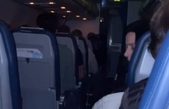 Panik në aeroplanin që ishte nisur drejt Bazelit nga Prishtina, kthehet në aeroport pas 40 minutave në ajër(VIDEO)