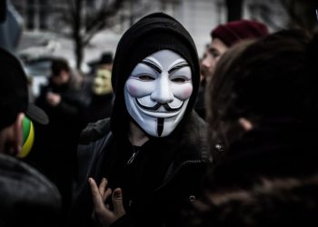 Anonymos në shënjestër Vuçiq-in