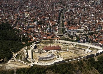Nënshkruhet marrëveshja për ndërtimin e teleferikut në kalanë e Prizrenit