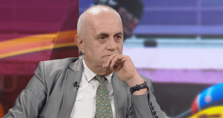 Prindi 1, prindi 2, dhe lojërat e maskarenjve!