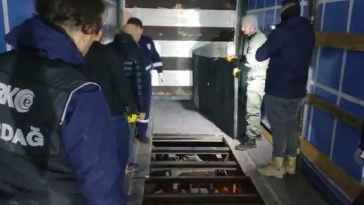 Në kamionin që vinte nga Shqipëria, autoritetet turke gjejnë 122 kg drog