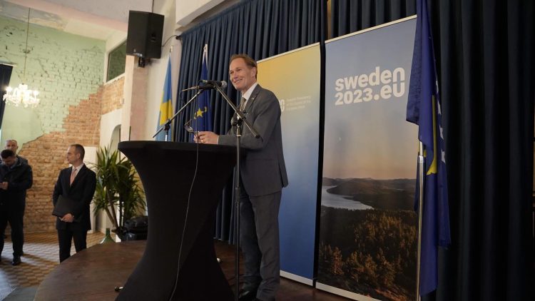 Ambasadori i Suedisë përçon sinjale shpresdhënëse për anëtarësimin e Kosovës në strukturat euroatlantike