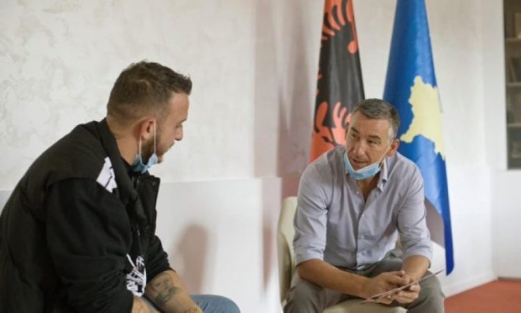 Mozzik bisedoi me Kadri Veselin në telefon, tregon se çka i tha