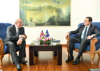 Peach viziton Kosovën do të takohet me Kurtin