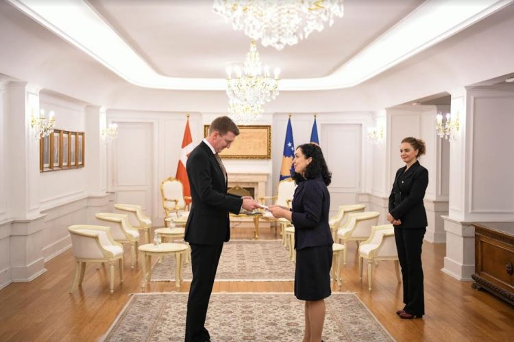 Osmani pranoi letrat kredenciale nga ambasadori jorezident i Danimarkës
