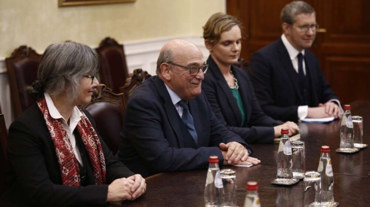 Emisari britanik: Pres nga Kosova dhe Serbia të arrijnë një marrëveshje përfundimtare