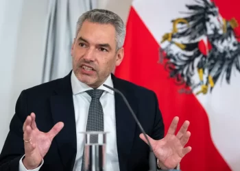 Kancelari austriak: Ne e mbështesim shtimin e pranisë së KFOR-it në Kosovë