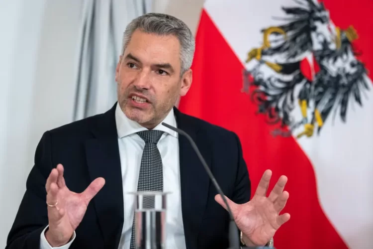 Kancelari austriak: Ne e mbështesim shtimin e pranisë së KFOR-it në Kosovë