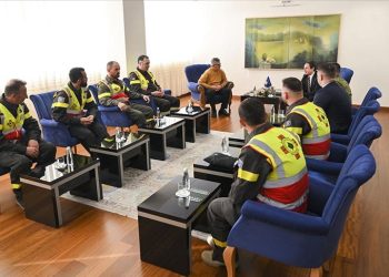 Kosovë, kryeministri Kurti takoi ekipin e shoqatës vullnetare të kërkim-shpëtimit që ishte në Turqi