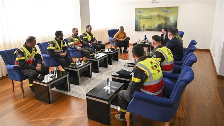 Kosovë, kryeministri Kurti takoi ekipin e shoqatës vullnetare të kërkim-shpëtimit që ishte në Turqi