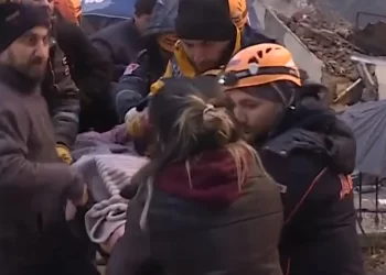 Mrekulli/ Një 24-vjeçare shpëtohet pas 27 orësh në rrënoja