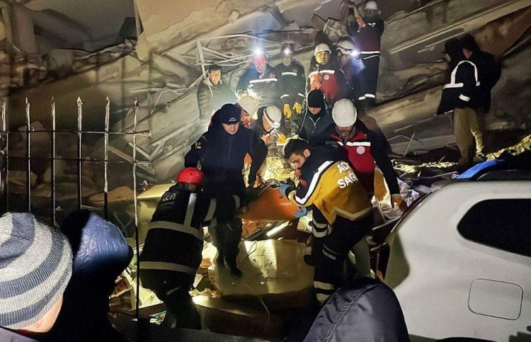 Mrekullia që erdhi pas 67 orësh/ foshnja shtatë muajshe u shpëtua nga rrënojat