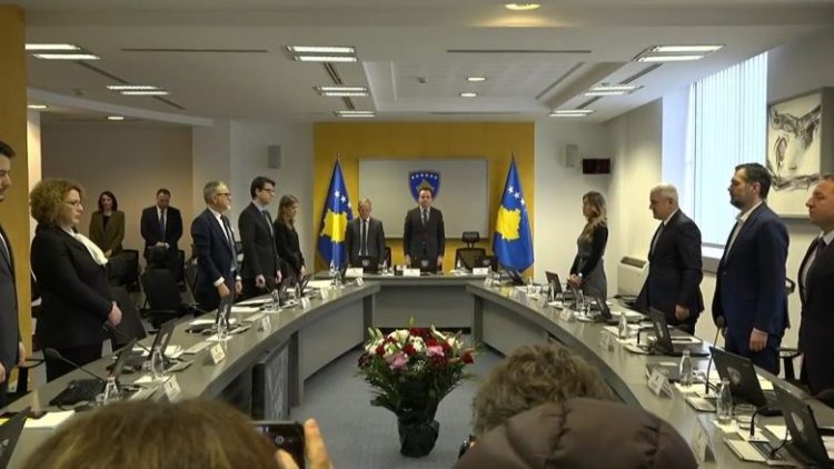 Qeveria e nis mbledhjen me një minutë heshtje në nderim të viktimave të tërmetit në Turqi e Siri