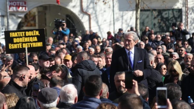 Mbyllet protesta, Berisha i drejtohet Ramës: O sulltan! Nëse nuk vjen në Kuvend, shkojmë atje ku struket