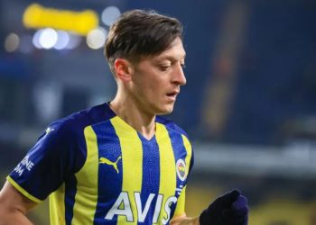 Mesut Ozil vendos tërhiqet nga futbolli aktiv