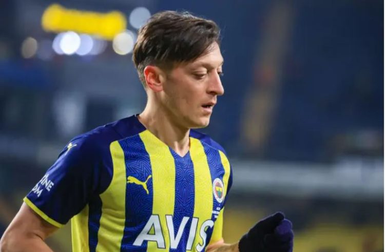Mesut Ozil vendos tërhiqet nga futbolli aktiv
