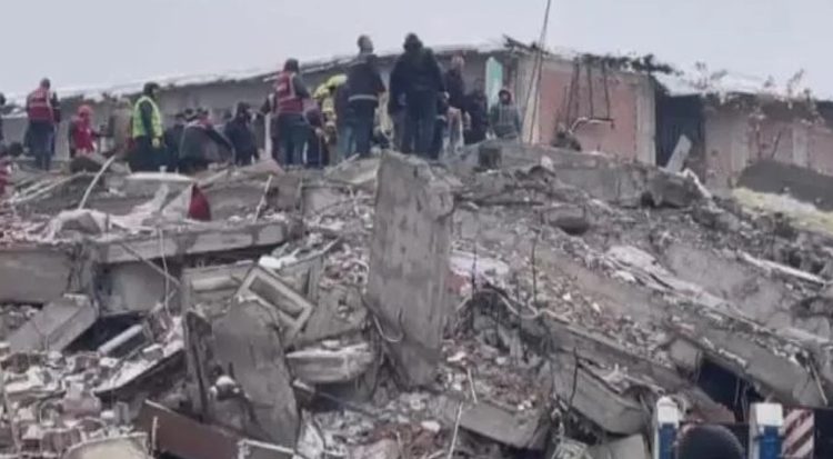Turqia raporton të paktën 120 pasgoditje pas tërmetit vdekjeprurës