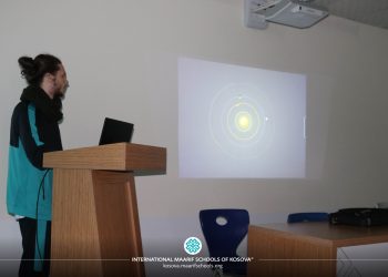 Nxënësi i shkollës ‘International Maarif Schools Of Kosova’ ka krijuar një web faqe në të cilën paraqitet simulimi i modelit të sistemit diellor
