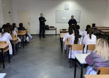 Lojërat e rrezikshme në Tik-Tok, policia me ligjërata për nxënësit se si të parandalohen ato