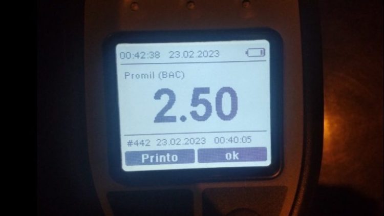 I dehur, pa patentë e pa regjistrim të automjetit, ndalohet shoferi në autostradë