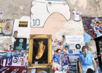 Grabitje e bujshme në Napoli, zhduket këmba e Diego Maradonës