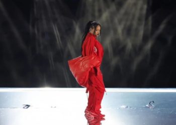 Zbulohet çmimi “marramendës” i atleteve që Rihanna veshi në performancën e Super Bowl