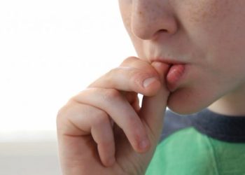 Ngrënia e thonjve ul imunitetin