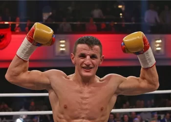 Haxhi Krasniqi fiton kundër çeçenit – paraqitje fenomenale nga shqiptari