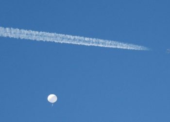 Një balonë spiune ruse rrëzohet mbi Kiev