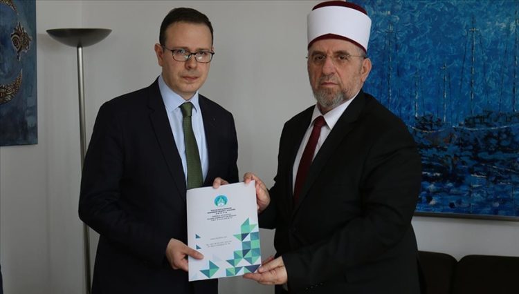 Myftiu Tërnava takon ambasadorin turk: BIK mblodhi mbi 400 mijë euro për të prekurit e tërmetit në Türkiye