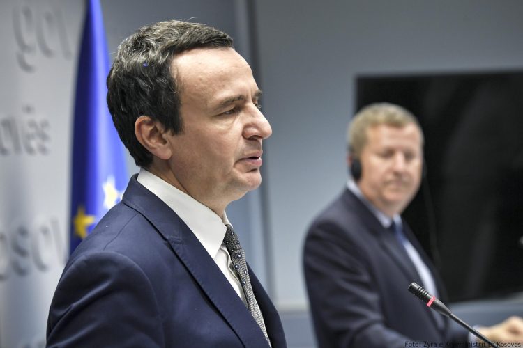 Kurti së bashku me Szonyoung pjesëmarrës në konferencën për progresin e Kosovës