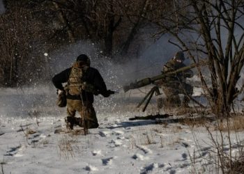 Kush janë ushtarët rusë që kanë dezertuar dhe kanë marrë armët dhe po luftojnë kundër forcave të Putinit në Ukrainë?