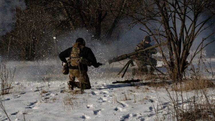 Kush janë ushtarët rusë që kanë dezertuar dhe kanë marrë armët dhe po luftojnë kundër forcave të Putinit në Ukrainë?