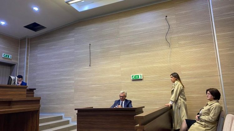 Haxhiu i kërkon prokurorit të dorëzohet dhe tërhiqet nga aktakuza për gazin lotsjellës