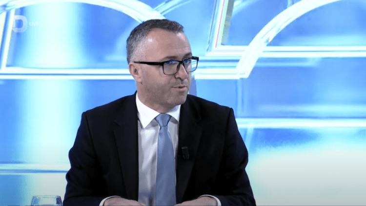 Këshilltari i kryeministrit: Kurti ka ngritur nivelin e takimeve, nga korridoret në tavolina zyrtare