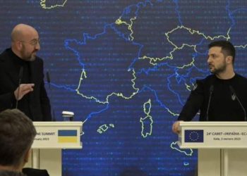 Zelensky bën thirrje për sanksione për të zmbrapsur forcat ushtarake ruse