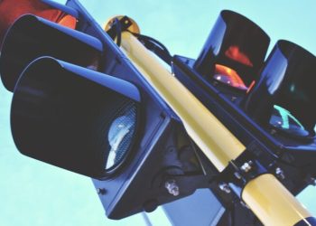 Propozohet të futet edhe një tjetër dritë në semafor