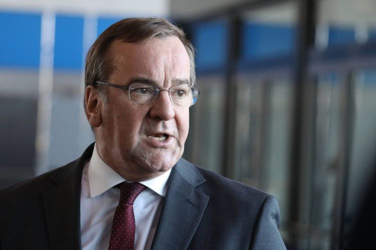 Pistorius: Tanket “Leopard 2” do të mbërrijnë në Ukrainë brenda 2-3 muajve