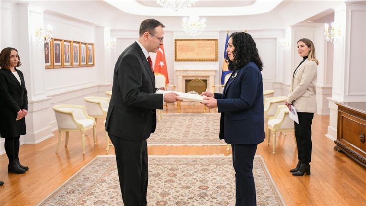 Presidentja Osmani pranoi letrat kredenciale nga ambasadori i Türkiye-s, Sabri Tunç Angılı