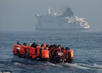 Valë emigrantësh, Rishi Sunak përgatitet të nxjerrë Britaninë e Madhe nga konventa e të drejtave të njeriut