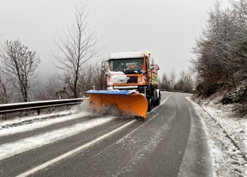 Reshjet e borës dhe erërat e forta, kjo është gjendjen e rrugëve në Kosovë