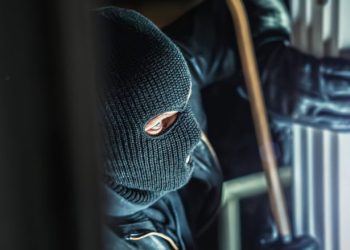 Të maskuar, katër persona kryejnë vjedhje në vlerë të 20 mijë eurove në Ferizaj – arrestohet njëri nga ta