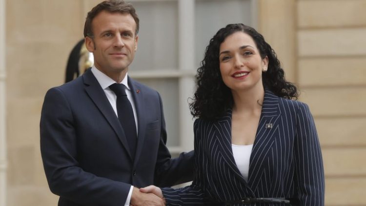 Macron uron Osmanin për Ditën e Pavarësisë: Franca mbështet Kosovën në përpjekjet e saj për forcimin e sundimit të ligji