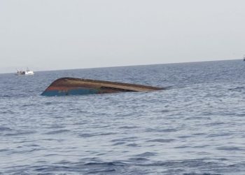 Mbytet anija e peshkimit afër Sazanit, shpëton ekuipazhi