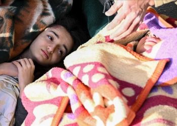 Nëna dhe dy vajzat e saj u shpëtuan nga rrënojat 33 orë pas tërmetit