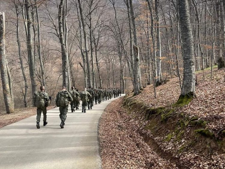 Kadetët e rinj të FSK-së realizojnë me sukses marshimin 10 kilometërsh